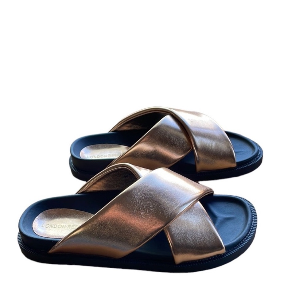 NWT London Rebel Women’s Metallic Rose Gold Crisscross Strap Slide Sandals - Picture 4 of 6